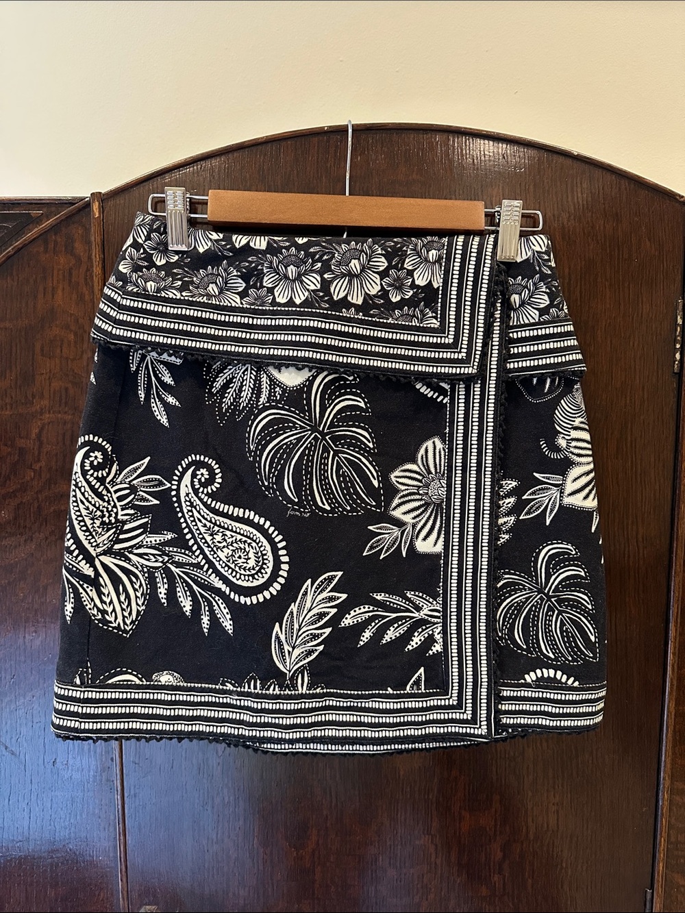 FARM Rio Black & White Paisley-Print Wrap Mini Skirt